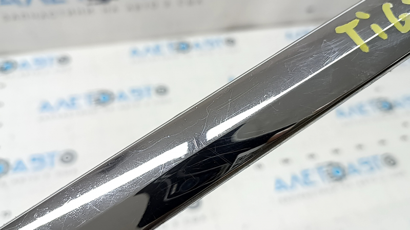 Rear bumper molding central VW Tiguan 18-24 chrome, worn