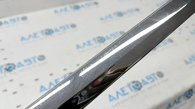 Rear bumper molding central VW Tiguan 18-24 chrome, worn