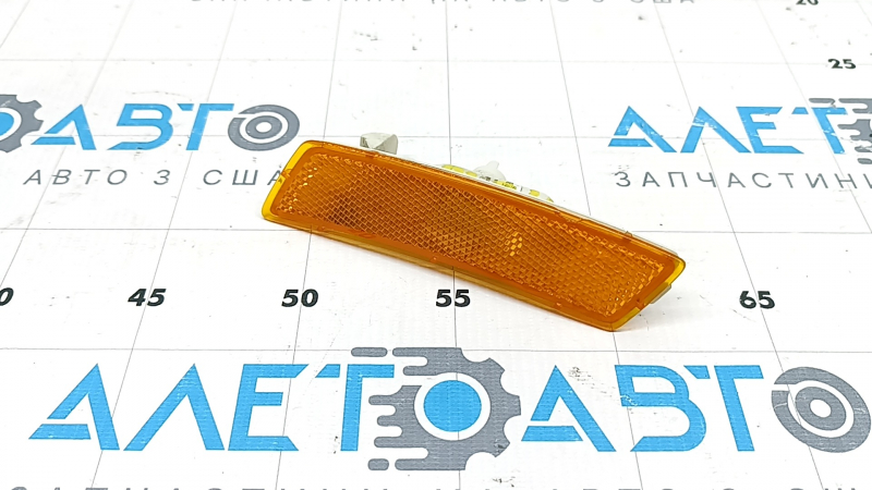 Front right repeater VW Tiguan 18-24 scratch, chip