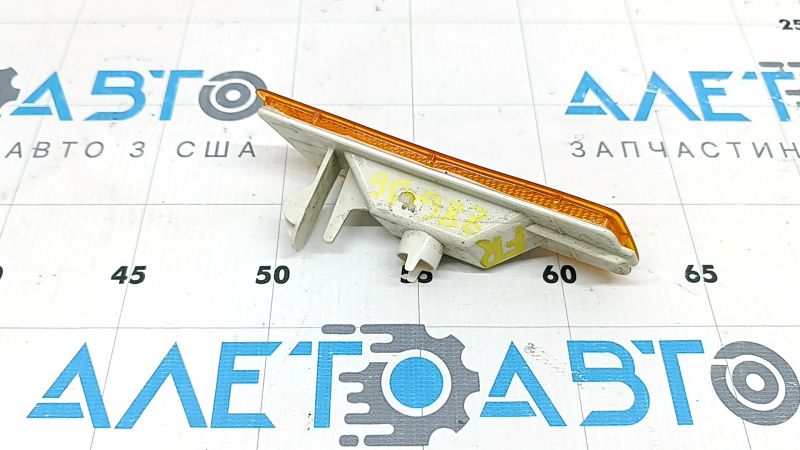 Front right repeater VW Tiguan 18-24 scratch, chip