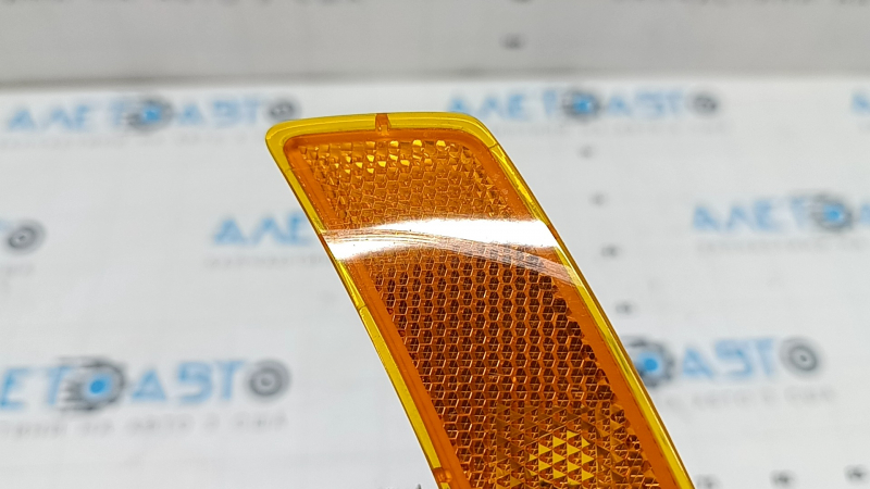 Front right repeater VW Tiguan 18-24 scratch, chip