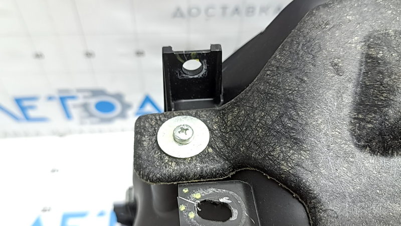 Nissan Ariya 23-26 heater casing, cracks in fasteners