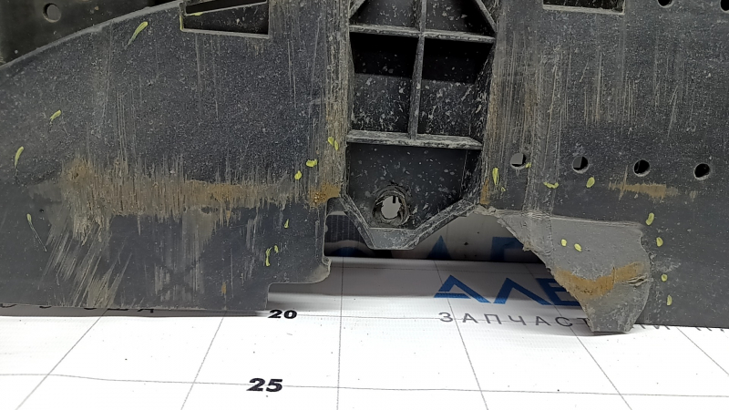 Front bumper central protection Audi Q3 8U 16-18 missing fragment, worn, broken