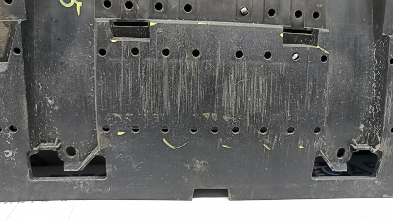 Front bumper central protection Audi Q3 8U 16-18 missing fragment, worn, broken