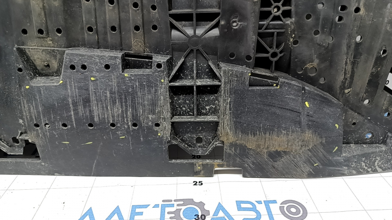 Front bumper central protection Audi Q3 8U 16-18 missing fragment, worn, broken