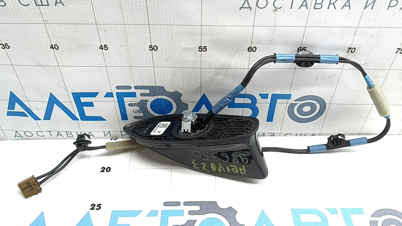 Antenna fin Nissan Ariya 23-26 with housing, scratches