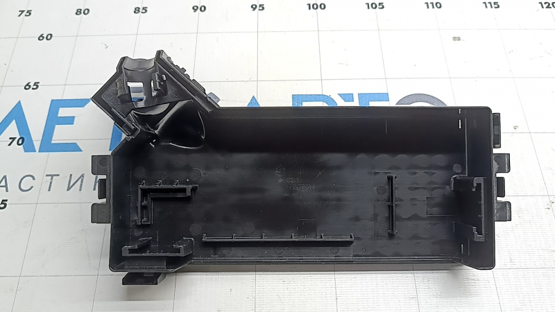 Nissan Ariya 23-25 underhood fuse box housing