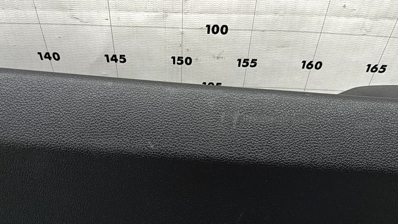 Lower trim of the trunk door of VW Tiguan 18-24 for electric door, black, with lamp, scratches, worn