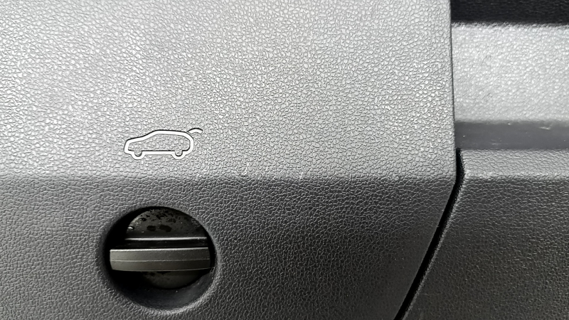 Lower trim of the trunk door of VW Tiguan 18-24 for electric door, black, with lamp, scratches, worn