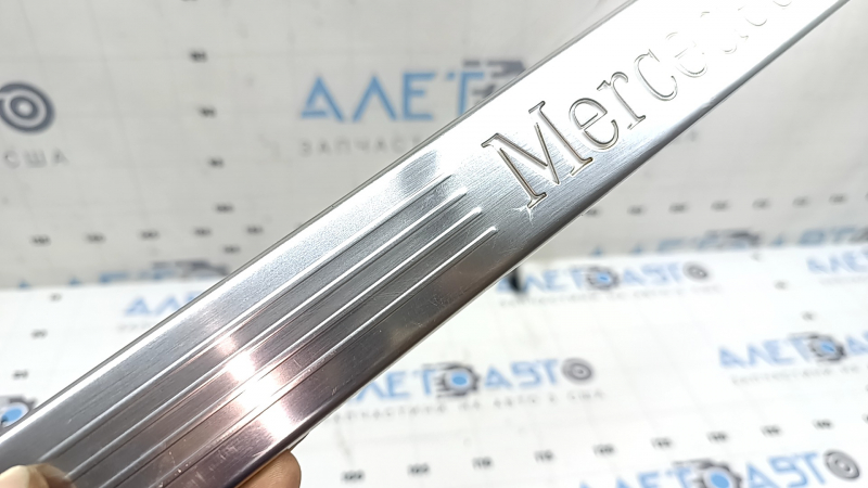 Outer front right door sill trim Mercedes W167 GLE 350 450 20-26 chrome with backlight, scratches
