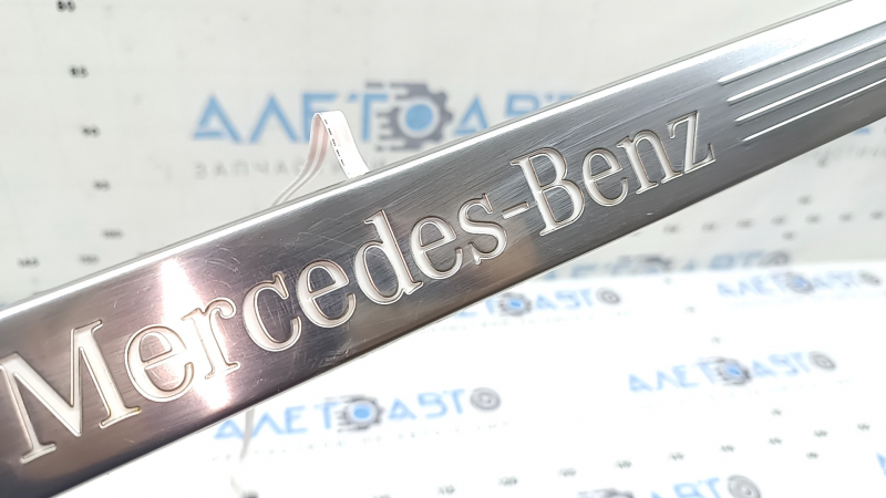 Outer front right door sill trim Mercedes W167 GLE 350 450 20-26 chrome with backlight, scratches