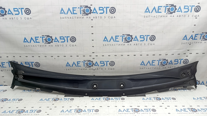 Plastic central windshield wiper grille Mercedes W167 GLE 350 450 20-26 missing seal fragment