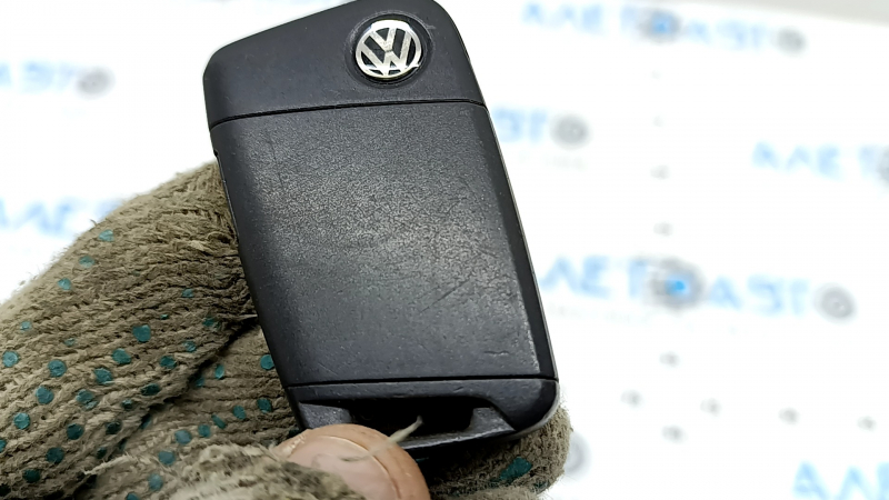 VW Tiguan 18-20 keyless key, 5 buttons, type 2, scratches