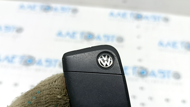 VW Tiguan 18-20 keyless key, 5 buttons, type 2, scratches