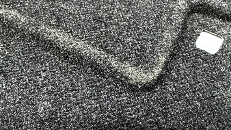 Trunk mat fabric front right VW Tiguan 18-24 black for 3 rows, cracked, needs cleaning