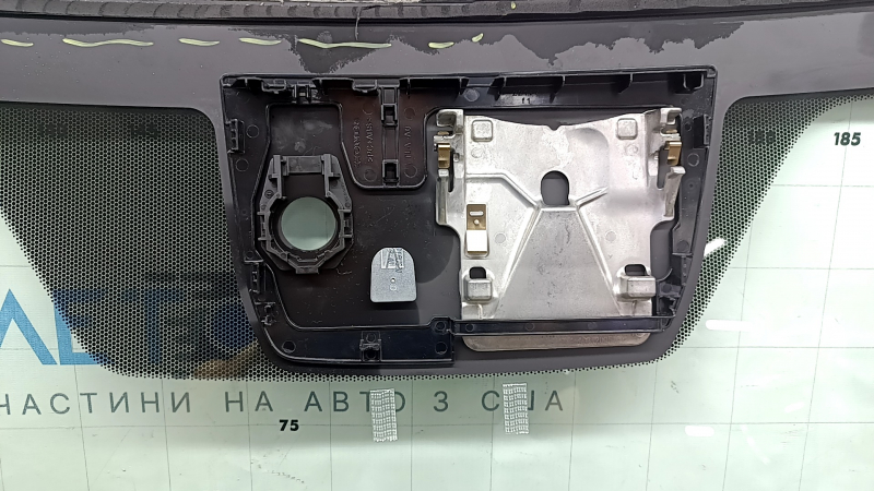 Honda CRV 17-22 windshield for camera and rain sensor, seal is cut