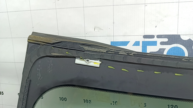 Honda CRV 17-22 windshield for camera and rain sensor, seal is cut