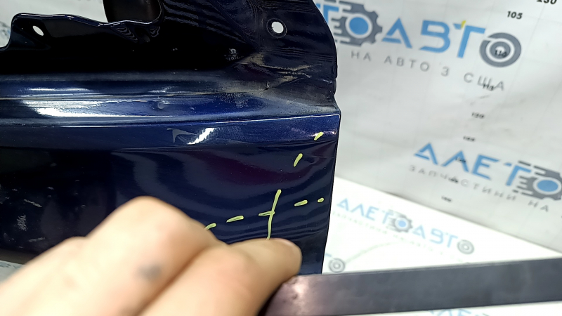 The trunk door is bare, Honda CRV 17-22, electric, blue B-588P, dented, metal torn, sealant cracked