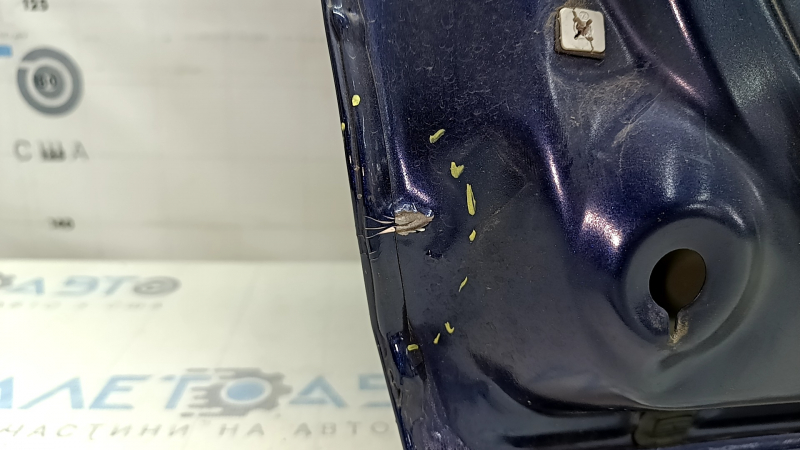 The trunk door is bare, Honda CRV 17-22, electric, blue B-588P, dented, metal torn, sealant cracked