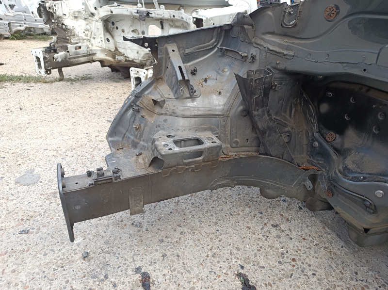 Front right quarter panel Audi Q3 8U 15-18 graphite, on the body