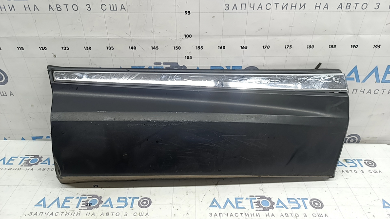 Lower rear right door trim for Honda CRV 17-22 Touring, structure with chrome molding, scratches, dented