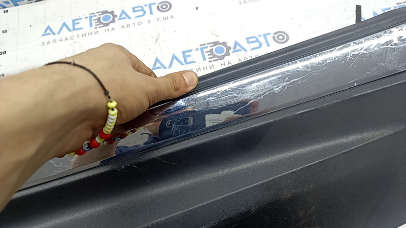 Lower rear right door trim for Honda CRV 17-22 Touring, structure with chrome molding, scratches, dented