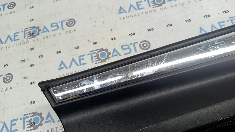 Lower rear right door trim for Honda CRV 17-22 Touring, structure with chrome molding, scratches, dented