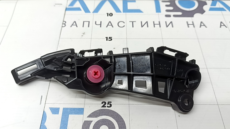 Front bumper mount, left upper, Toyota Crown 23-26