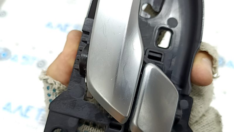Inner front right door handle Hyundai Santa FE 19-23 matte chrome, worn