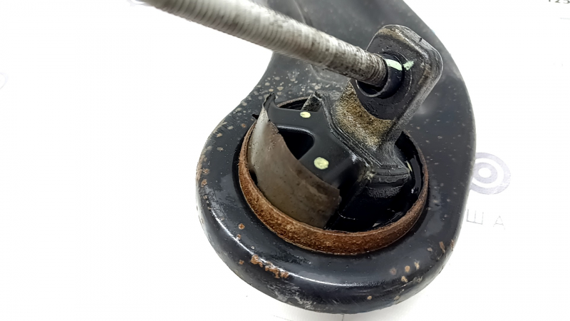 The rear left longitudinal arm of Hyundai Santa FE 21-23 has a torn silent block