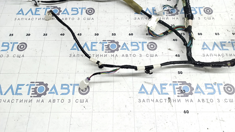 Wiring for the front left door of a Toyota Camry v55 15-17 usa, for keyless entry