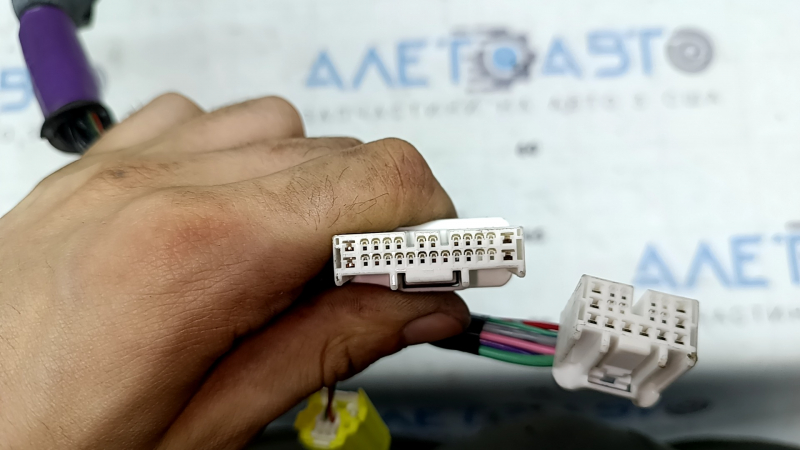 Wiring for the front left door of a Toyota Camry v55 15-17 usa, for keyless entry