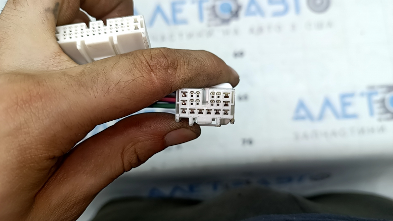 Wiring for the front left door of a Toyota Camry v55 15-17 usa, for keyless entry