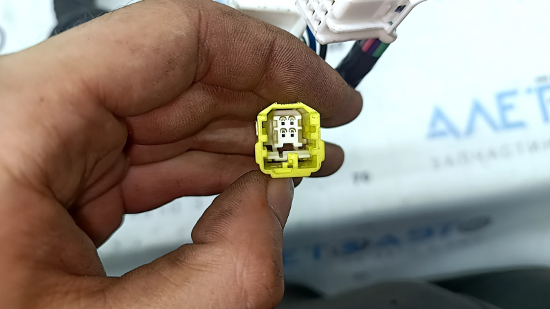 Wiring for the front left door of a Toyota Camry v55 15-17 usa, for keyless entry