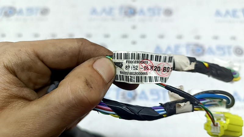 Wiring for the front left door of a Toyota Camry v55 15-17 usa, for keyless entry