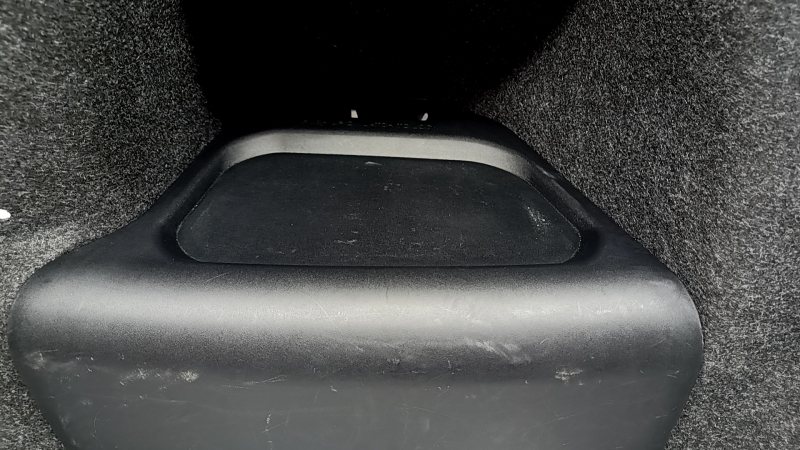 Right arch trim Toyota Camry v55 15-17 hybrid usa black, scratches on plastic