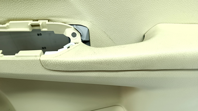 Door trim, front right card, Toyota Camry v55 15-17 usa, beige with beige plastic insert, rubber armrest, dry-cleanable, scratches, crack in fastener