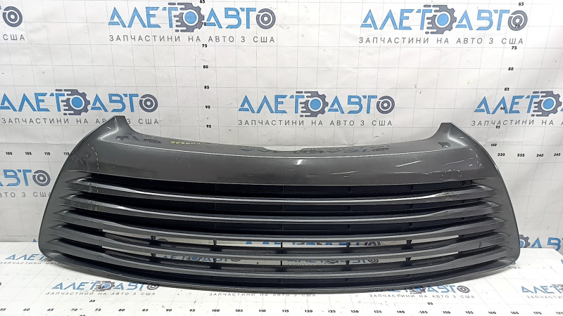 Front bumper grille Toyota Camry v55 15-17 usa LE, chips, pressed, scratches