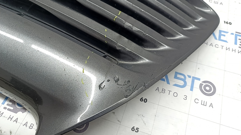 Front bumper grille Toyota Camry v55 15-17 usa LE, chips, pressed, scratches