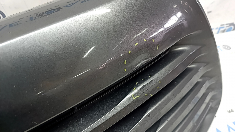 Front bumper grille Toyota Camry v55 15-17 usa LE, chips, pressed, scratches