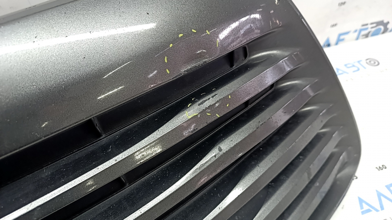Front bumper grille Toyota Camry v55 15-17 usa LE, chips, pressed, scratches
