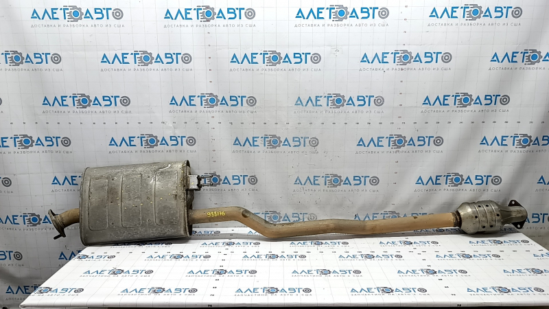 The exhaust route, the middle part with the catalytic converter of Hyundai Santa FE 21-23 2.5, is crushed, the stud is sawed off