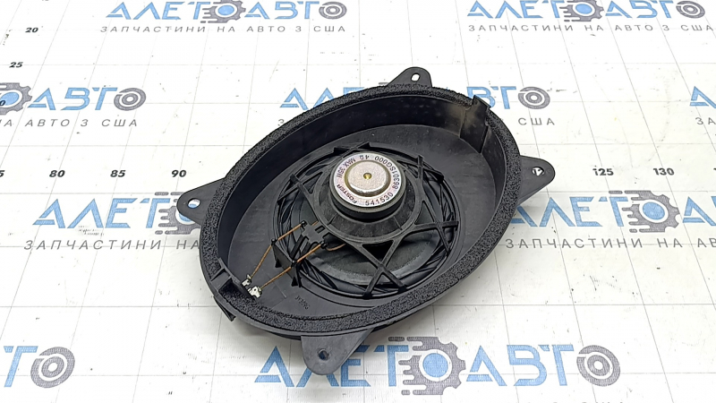 The front right door speaker of the Subaru Forester 14-18 SJ is dented, there is a chip on the housing
