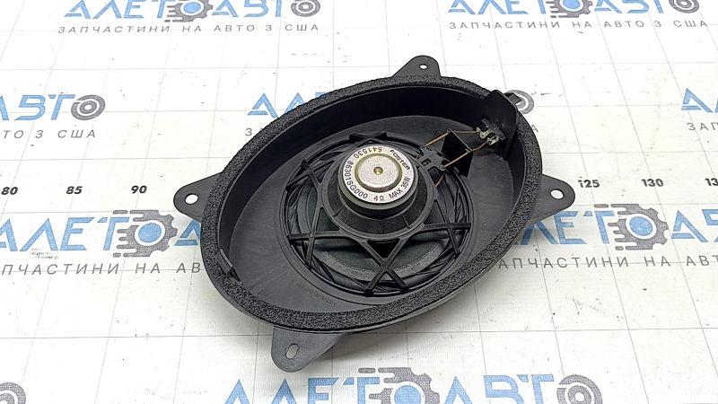 The front left door speaker of the Subaru Forester 14-18 SJ is dented, there is a chip on the housing