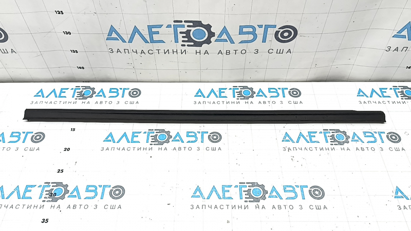 Mercedes X167 GLS 450 580 20-26 lower rear left door seal