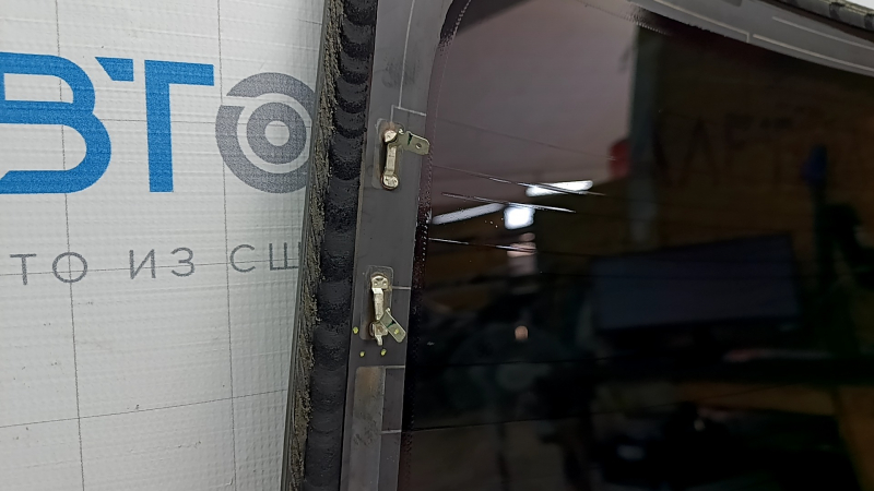Rear window Toyota Camry v55 15-17 usa tinted, contact came loose