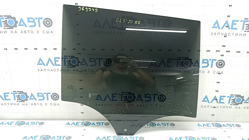 Glass of the rear right door of Mercedes X167 GLS 450 580 20-26 tinted, scratches