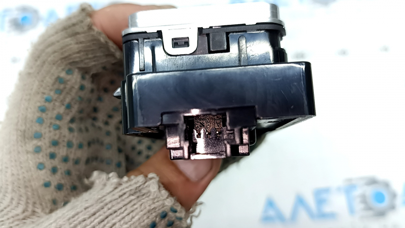 Button for folding the 2nd row of seats, left, Mercedes X167 GLS 450 20-26