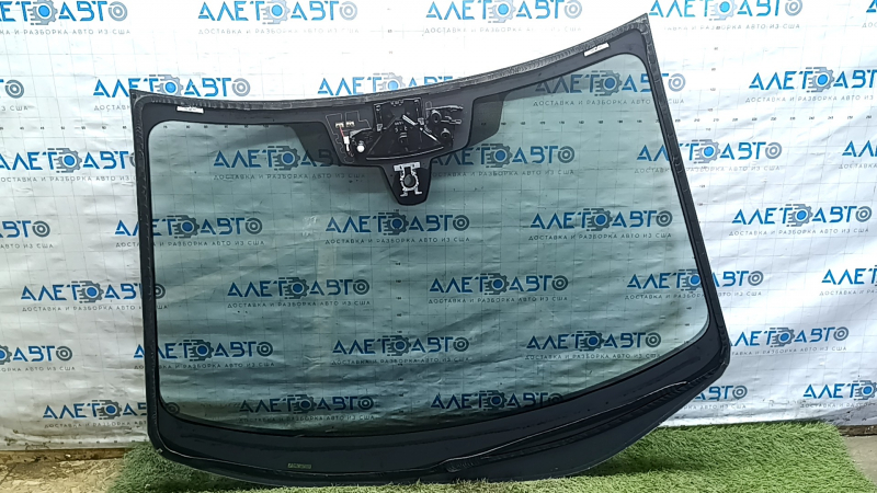 Nissan Ariya 23-26 windshield with rain sensor and camera without autopilot