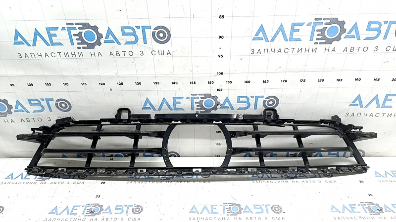 Lower grille of the front bumper BMW X5 G05 19-23 under the radar, cracks, missing fragments